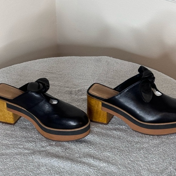 Bernardo Black Mules with Bow and Block Heel - Picture 7 of 12